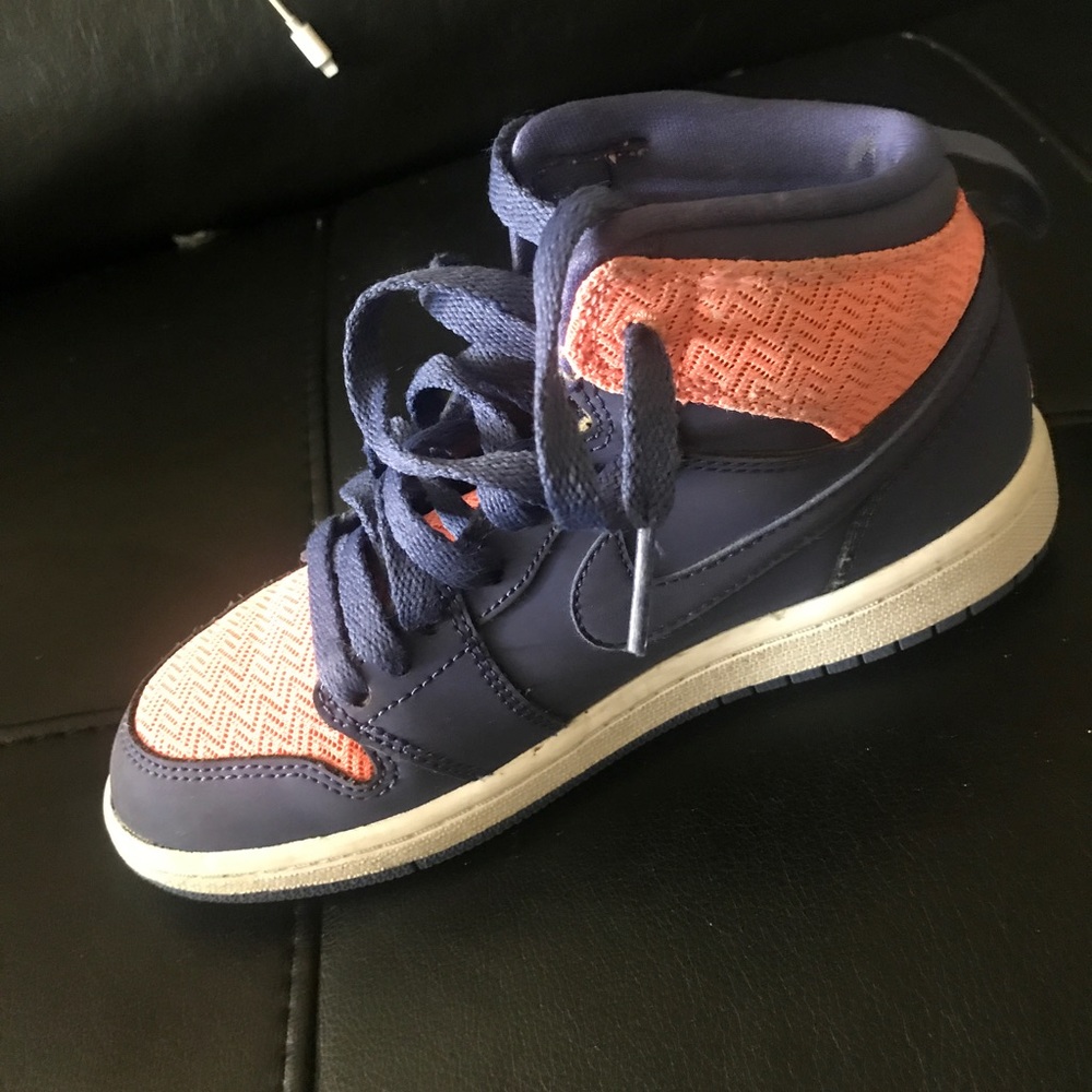 Sneakers - Picture 3 of 6